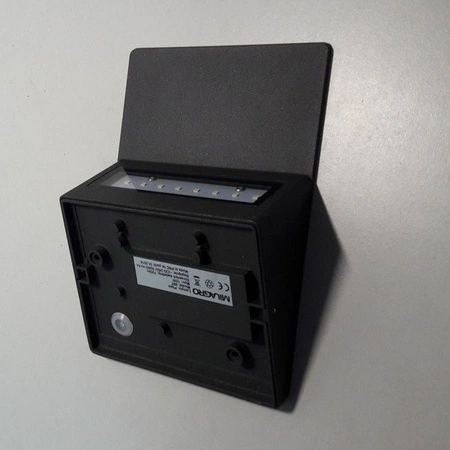 Zewnętrzny kinkiet LED PLAIN na fasadę 097